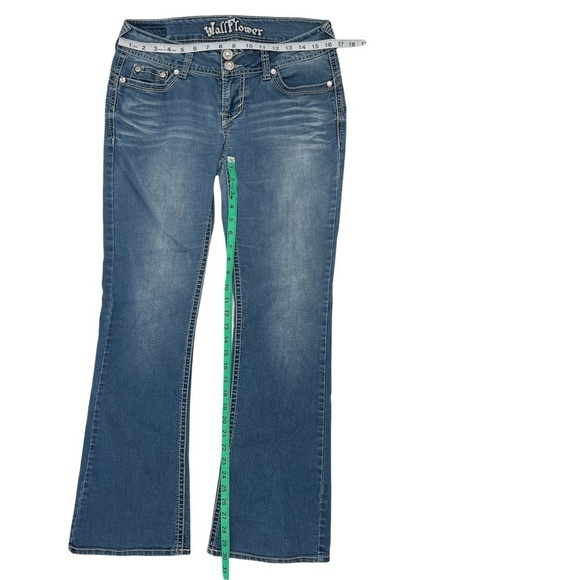 Wallflower Embellished Pocket Boot Cut Jeans Size 5 Women’s - Picture 6 of 7
